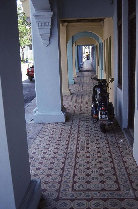 WT 0600 105-16 Singapore.jpg